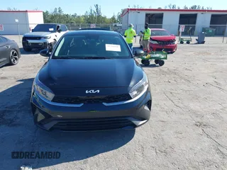 2023 Kia Forte LXS z VIN 3KPF24AD5PE554908, wystawiony jako IAAI lot #41781608 z przebiegiem 84 666 mil mil oraz . Historia ofert i sprzedaży dostępna na DreamBid. Obrazek 13.