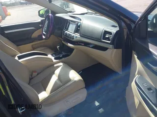 2017 Toyota Highlander XLE с VIN 5TDJZRFH7HS462950, выставлен на аукционе IAAI как лот 41980546 с пробегом 101 828 миль миль и . История ставок и продаж доступна на DreamBid. Изображение 5.