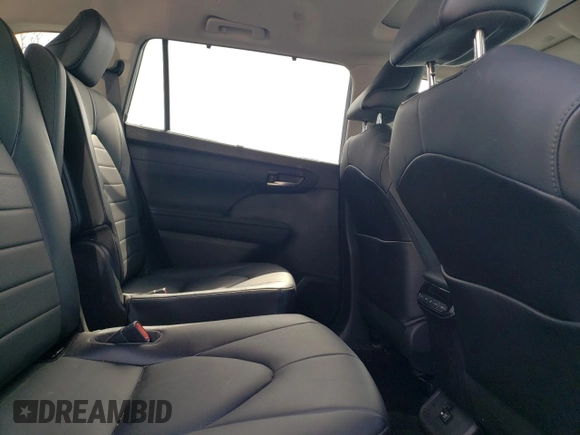 2021 Toyota Highlander XLE with VIN 5TDGZRBH0MS138927, listed as a Copart auction lot 61355215 with 54,864 mi miles and Salvage title. Bid and sale history available at DreamBid. Image 10.