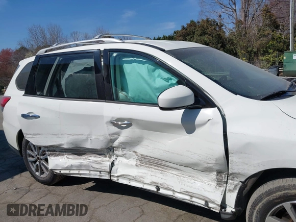 2016 Nissan Pathfinder SV with VIN 5N1AR2MN0GC640306, listed as a IAAI auction lot 41695227 with 175,884 mi miles. Bid and sale history available at carsss.com. Image 6.