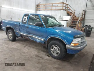 2000 Chevrolet S-10 LS with VIN 1GCDT19W2YK202876, listed as a IAAI auction lot 41447081 with 222,016 mi miles and . Bid and sale history available at DreamBid. Image 1.