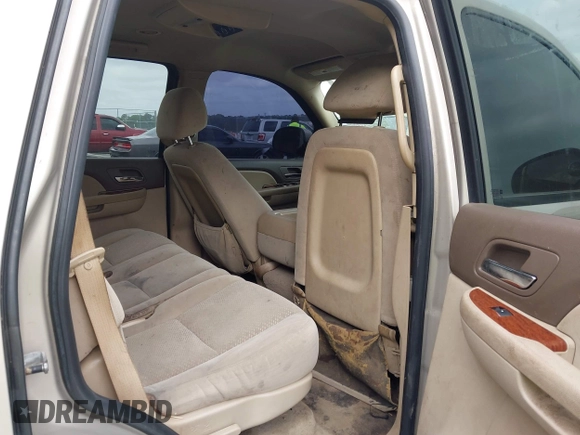 2007 GMC Yukon SLE w/3SA with VIN 1GKFC13C47J352715, listed as a IAAI auction lot 41930018 with 201,476 mi miles. Bid and sale history available at carsss.com. Image 8.