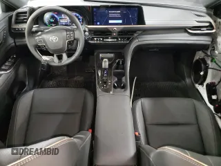 2025 Toyota Crown XLE z VIN JTDACAAJ4S3006538, wystawiony jako Copart lot #52365795 z przebiegiem 1811 mil mil oraz Szkoda całkowita • Salvage title. Historia ofert i sprzedaży dostępna na DreamBid. Obrazek 8.