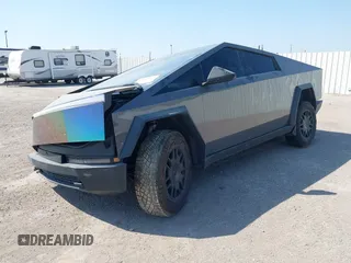 2024 Tesla Cybertruck z VIN 7G2CEHED4RA024805, wystawiony jako IAAI lot #42034257 z przebiegiem Nie podano mil oraz . Historia ofert i sprzedaży dostępna na DreamBid. Obrazek 2.