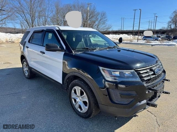 2018 Ford Police Interceptor Utility with VIN 1FM5K8AR4JGA32224, listed as a Copart auction lot 46295085 with 121,565 mi miles and Clean Title. Bid and sale history available at carsss.com. Image 1.
