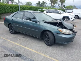 2002 Toyota Camry XLE z VIN 4T1BF32K82U530294, wystawiony jako IAAI lot #42251586 z przebiegiem Nie podano mil oraz . Historia ofert i sprzedaży dostępna na DreamBid. Obrazek 1.