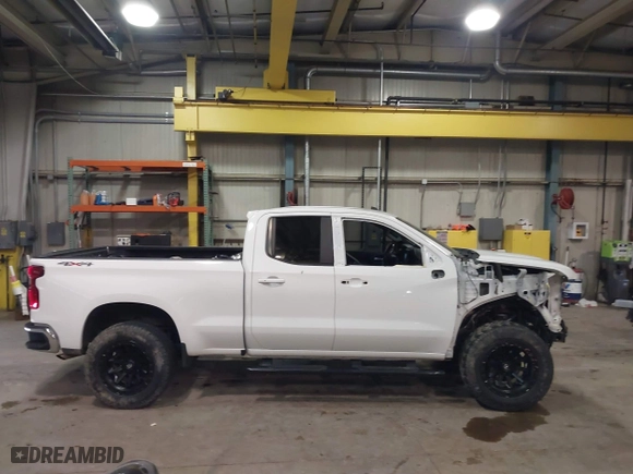 2019 Chevrolet Silverado 1500 LT with VIN 1GCRYDED6KZ267452, listed as a IAAI auction lot 41211816 with 90,803 mi miles. Bid and sale history available at carsss.com. Image 14.