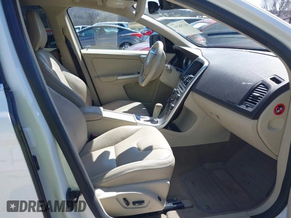 2012 Volvo XC60 3.0L with VIN YV4902DZ5C2250786, listed as a IAAI auction lot 41758295 with 170,725 mi miles. Bid and sale history available at carsss.com. Image 5.