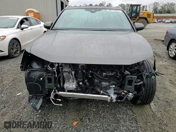 2024 Audi Q3 S line Premium Plus z VIN WA1EECF33R1019380, wystawiony jako Copart lot #80715474 z przebiegiem 6 651 mil mil oraz Szkoda całkowita • Salvage title. Historia ofert i sprzedaży dostępna na DreamBid. Obrazek 11.