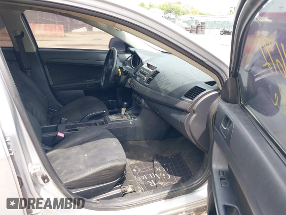 2010 Mitsubishi Lancer DE z VIN JA32U1FU7AU008019, wystawiony jako IAAI lot #42181672 z przebiegiem 227 360 mil mil oraz . Historia ofert i sprzedaży dostępna na DreamBid. Obrazek 5.