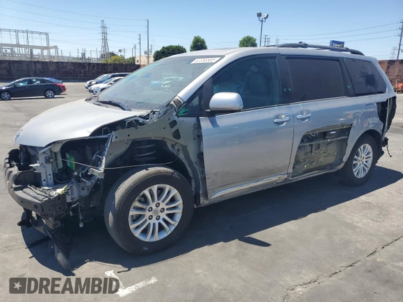 2017 Toyota Sienna XLE Auto Access Seat with VIN 5TDYZ3DC7HS851736, listed as a Copart auction lot 62350585 with 71,833 mi miles and Salvage title. Bid and sale history available at DreamBid. Image 1.