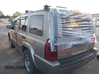 2006 Jeep Commander z VIN 1J8HG48N26C181057, wystawiony jako IAAI lot #42548737 z przebiegiem 244 773 mil mil oraz . Historia ofert i sprzedaży dostępna na DreamBid. Obrazek 3.