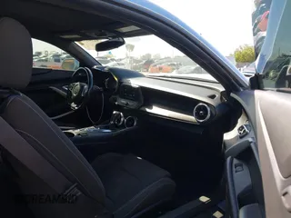 2017 Chevrolet Camaro 1LT z VIN 1G1FB1RS0H0146367, wystawiony jako IAAI lot #42343908 z przebiegiem 82 747 mil mil oraz . Historia ofert i sprzedaży dostępna na DreamBid. Obrazek 5.