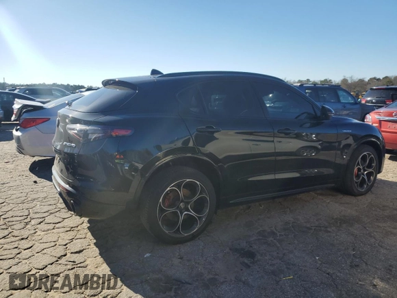 2024 Alfa Romeo Stelvio Ti z VIN ZASPAKBNXR7D70884, wystawiony jako Copart lot #87212794 z przebiegiem 15 162 mil mil oraz Szkoda całkowita • Salvage title. Historia ofert i sprzedaży dostępna na DreamBid. Obrazek 3.