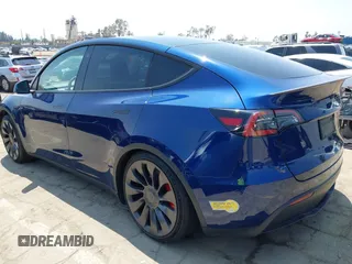 2022 Tesla Model Y Performance z VIN 7SAYGDEF7NF393235, wystawiony jako IAAI lot #42106027 z przebiegiem 50 959 mil mil oraz . Historia ofert i sprzedaży dostępna na DreamBid. Obrazek 3.