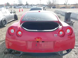 2010 Nissan GT-R Premium z VIN JN1AR5EF8AM231049, wystawiony jako IAAI lot #41834675 z przebiegiem Nie podano mil oraz . Historia ofert i sprzedaży dostępna na DreamBid. Obrazek 18.