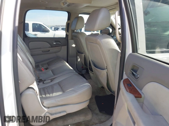 2008 Chevrolet Suburban LTZ с VIN 1GNFC16088R121145, выставлен на аукционе IAAI как лот 41327123 с пробегом 207 489 миль миль и . История ставок и продаж доступна на DreamBid. Изображение 8.