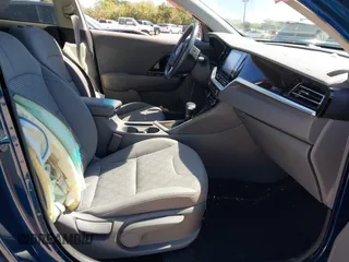 2021 Kia Niro LX with VIN KNDCB3LC1M5471386, listed as a IAAI auction lot 41752763 with 34,609 mi miles. Bid and sale history available at carsss.com. Image 5.