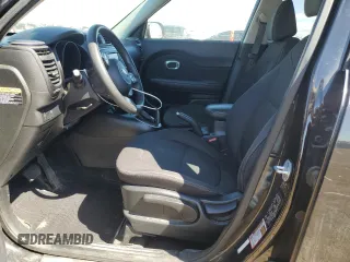 2019 Kia Soul z VIN KNDJN2A29K7001773, wystawiony jako Copart lot #55362455 z przebiegiem 103 699 mil mil oraz Szkoda całkowita • Salvage title. Historia ofert i sprzedaży dostępna na DreamBid. Obrazek 7.