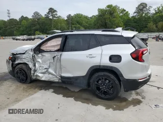 2022 GMC Terrain AT4 z VIN 3GKALYEV4NL251066, wystawiony jako Copart lot #53334335 z przebiegiem Nie podano mil oraz Szkoda całkowita • Salvage title. Historia ofert i sprzedaży dostępna na DreamBid. Obrazek 2.