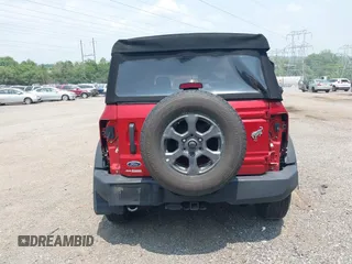 2023 Ford Bronco z VIN 1FMDE5BH8PLB24394, wystawiony jako IAAI lot #42449638 z przebiegiem 96 046 mil mil oraz . Historia ofert i sprzedaży dostępna na DreamBid. Obrazek 17.