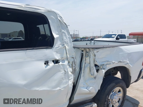 2022 Ram 2500 Tradesman with VIN 3C6UR5CJ2NG372068, listed as a IAAI auction lot 42255819 with 19,803 mi miles and . Bid and sale history available at DreamBid. Image 17.