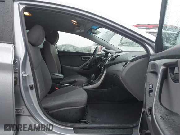 2015 Hyundai Elantra SE z VIN 5NPDH4AE7FH616818, wystawiony jako IAAI lot #41784684 z przebiegiem 107 377 mil mil oraz . Historia ofert i sprzedaży dostępna na DreamBid. Obrazek 5.