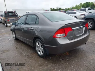 2010 Honda Civic LX-S z VIN 19XFA1F60AE070633, wystawiony jako IAAI lot #42205266 z przebiegiem 217 467 mil mil oraz . Historia ofert i sprzedaży dostępna na DreamBid. Obrazek 3.