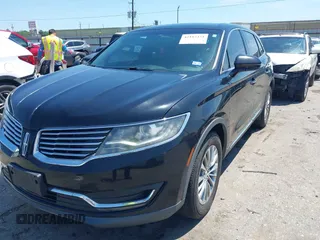 2017 Lincoln MKX Select z VIN 2LMPJ6KR2HBL50153, wystawiony jako IAAI lot #42187451 z przebiegiem 66 385 mil mil oraz . Historia ofert i sprzedaży dostępna na DreamBid. Obrazek 17.