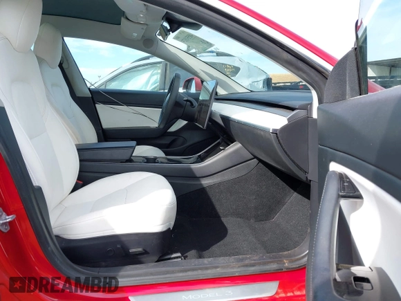 2020 Tesla Model 3 Long Range z VIN 5YJ3E1EB1LF668197, wystawiony jako IAAI lot #40551873 z przebiegiem 94 233 mil mil oraz . Historia ofert i sprzedaży dostępna na DreamBid. Obrazek 5.