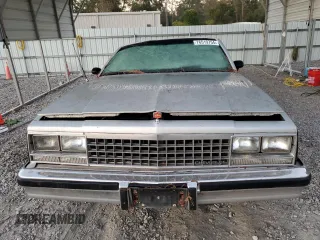 1985 Chevrolet El Camino z VIN 3GCCW80H2FS917457, wystawiony jako Copart lot #76519754 z przebiegiem 53 850 mil mil oraz Szkoda całkowita • Salvage title. Historia ofert i sprzedaży dostępna na DreamBid. Obrazek 5.