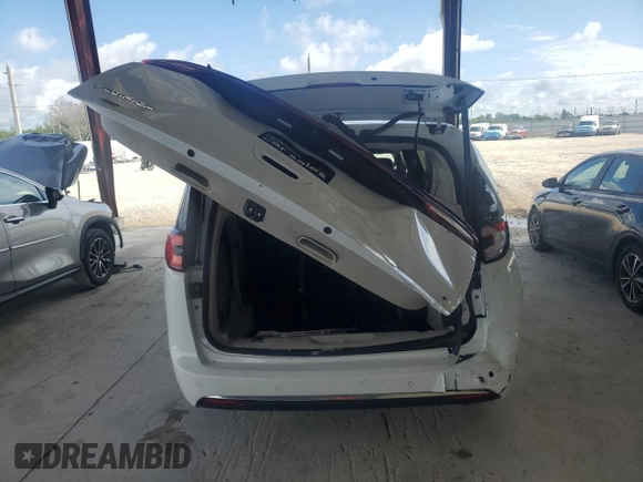 2021 Chrysler Pacifica Touring L z VIN 2C4RC1BG8MR597943, wystawiony jako Copart lot #56707255 z przebiegiem 141 938 mil mil oraz Nie do naprawy • Non repairable. Historia ofert i sprzedaży dostępna na DreamBid. Obrazek 6.