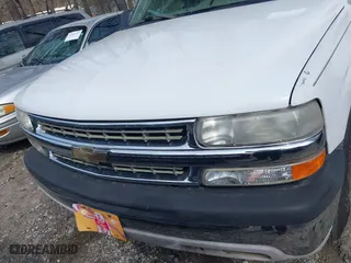 2003 Chevrolet Tahoe LT with VIN 1GNEC13Z33J145665, listed as a IAAI auction lot 41807970 with 307,997 mi miles. Bid and sale history available at carsss.com. Image 6.