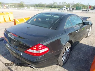2007 Mercedes-Benz SL 550 с VIN WDBSK71F27F132696, выставлен на аукционе IAAI как лот 42053879 с пробегом 115 093 миль миль и . История ставок и продаж доступна на DreamBid. Изображение 4.