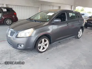 2009 Pontiac Vibe 1SB z VIN 5Y2SP67079Z429304, wystawiony jako IAAI lot #42415694 z przebiegiem 219 056 mil mil oraz . Historia ofert i sprzedaży dostępna na DreamBid. Obrazek 2.