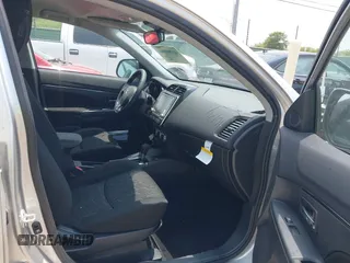 2024 Mitsubishi Outlander S z VIN JA4ARUAU6RU017646, wystawiony jako IAAI lot #42155361 z przebiegiem 1 044 mil mil oraz . Historia ofert i sprzedaży dostępna na DreamBid. Obrazek 5.