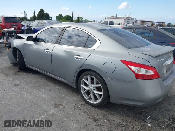 2009 Nissan Maxima SV z VIN 1N4AA51EX9C803098, wystawiony jako IAAI lot #42061535 z przebiegiem 140 576 mil mil oraz . Historia ofert i sprzedaży dostępna na DreamBid. Obrazek 14.