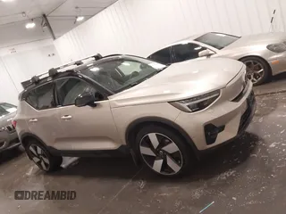 2023 Volvo XC40 Ultimate with VIN YV4ED3UM1P2023016, listed as a IAAI auction lot 42190298 with 22,862 mi miles and . Bid and sale history available at DreamBid. Image 14.