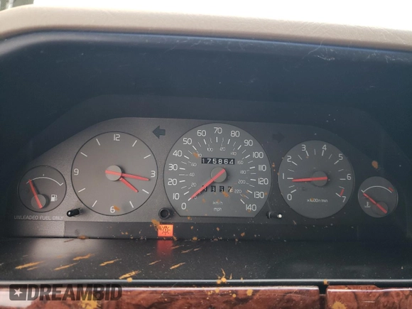 1998 Volvo S90 z VIN YV1KS9609W1140012, wystawiony jako Copart lot #69589044 z przebiegiem 175 864 mil mil oraz Szkoda całkowita • Salvage title. Historia ofert i sprzedaży dostępna na DreamBid. Obrazek 9.