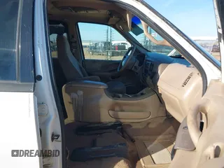 1998 Ford Expedition XLT with VIN 1FMRU1768WLA48604, listed as a IAAI auction lot 41642384 with 274,424 mi miles. Bid and sale history available at carsss.com. Image 5.