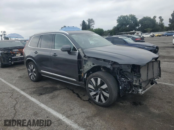 2023 Volvo XC90 Ultimate Bright Theme with VIN YV4H60CA1P1946339, listed as a Copart auction lot 62216265 with 28,977 mi miles and Salvage title. Bid and sale history available at DreamBid. Image 4.