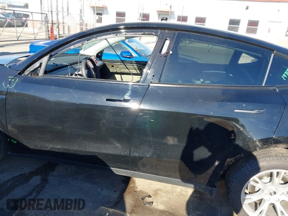 2024 Tesla Model Y Long Range with VIN 7SAYGDEE6RA276983, listed as a IAAI auction lot 41614141 with 4,472 mi miles and . Bid and sale history available at DreamBid. Image 15.