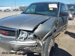 2003 GMC Sonoma SLS with VIN 1GTDT19X038247958, listed as a IAAI auction lot 42005992 with 134,857 mi miles. Bid and sale history available at carsss.com. Image 6.