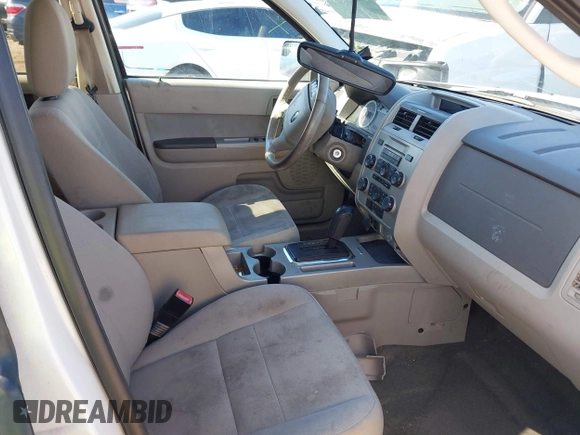 2011 Ford Escape XLT with VIN 1FMCU0D77BKB45161, listed as a IAAI auction lot 41890058 with 263,786 mi miles. Bid and sale history available at carsss.com. Image 5.