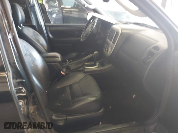 2006 Ford Escape Limited z VIN 1FMYU94166KC22761, wystawiony jako IAAI lot #42853449 z przebiegiem 180 841 mil mil oraz . Historia ofert i sprzedaży dostępna na DreamBid. Obrazek 5.
