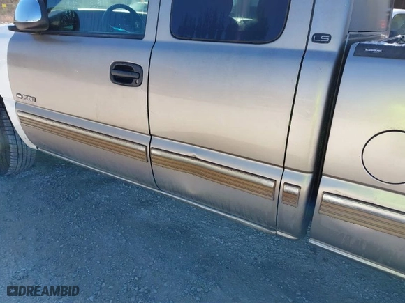2001 Chevrolet Silverado 1500 LS with VIN 2GCEC19T311291874, listed as a IAAI auction lot 41779794 with 444,086 mi miles. Bid and sale history available at carsss.com. Image 6.