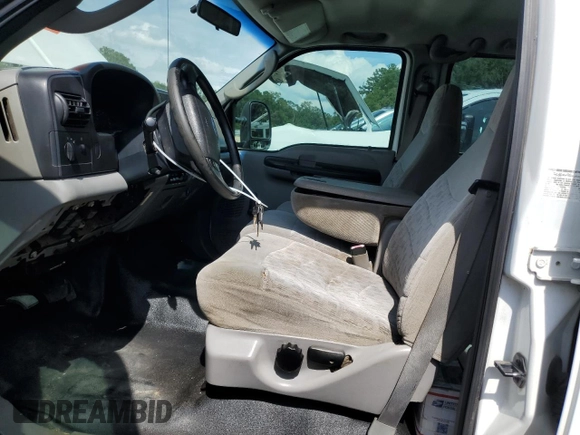 2006 Ford F-350 XL z VIN 1FDWW36P36ED25201, wystawiony jako Copart lot #65108995 z przebiegiem 226 872 mil mil oraz Czysty tytuł • Clean title. Historia ofert i sprzedaży dostępna na DreamBid. Obrazek 7.