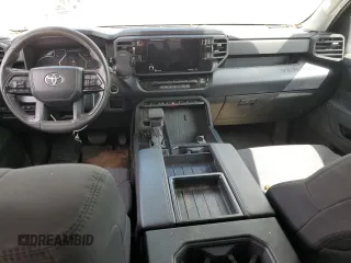 2022 Toyota Tundra SR z VIN 5TFKB5DA7NX047592, wystawiony jako Copart lot #51610295 z przebiegiem 50 737 mil mil oraz Szkoda całkowita • Salvage title. Historia ofert i sprzedaży dostępna na DreamBid. Obrazek 8.