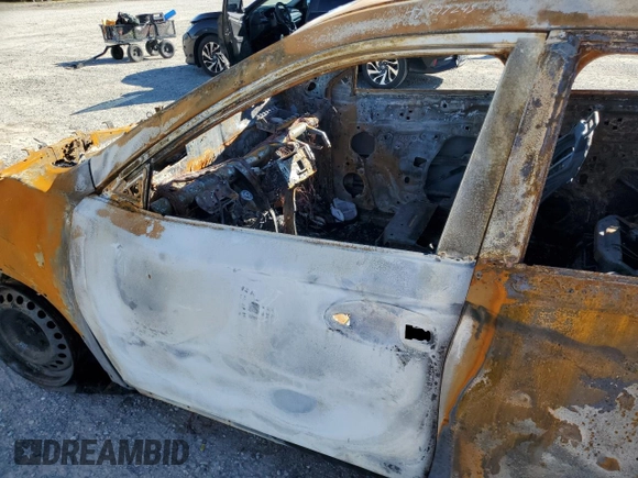 2016 Nissan Rogue SV z VIN KNMAT2MV9GP688756, wystawiony jako Copart lot #47897245 z przebiegiem Nie podano mil oraz Nie do naprawy • Non repairable. Historia ofert i sprzedaży dostępna na DreamBid. Obrazek 7.