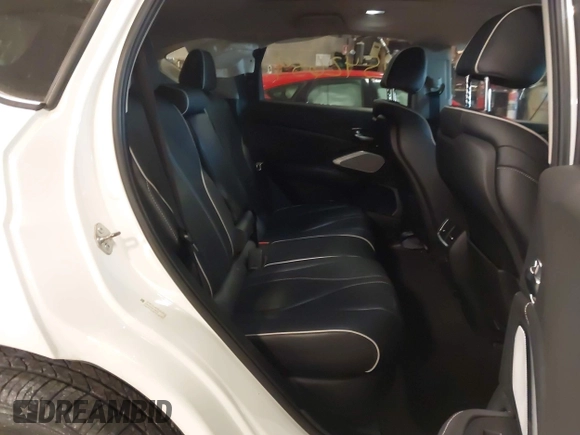 2019 Acura RDX w/Advance Pkg with VIN 5J8TC2H72KL016172, listed as a IAAI auction lot 41542639 with 105,104 mi miles. Bid and sale history available at carsss.com. Image 8.